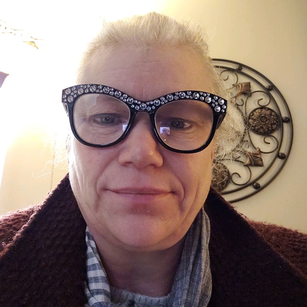 Meet your Posher, Robyn